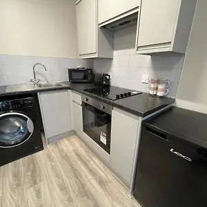  Apartment Mays - 458 Mill Street, Free Parking, 3 Minutes In Taxi To Baltic Market And Centre - Sleep 1-4 Guests