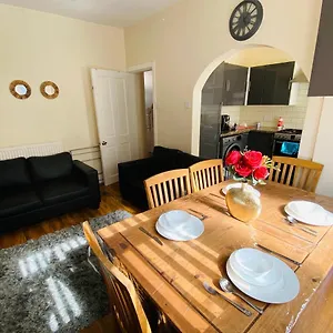  Homestay Entire 4 Bedroom House - Ev Point & Free Parking